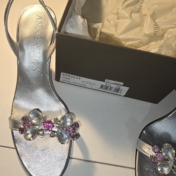 Ann klein  silver size 5.5 - Picture 7 of 8